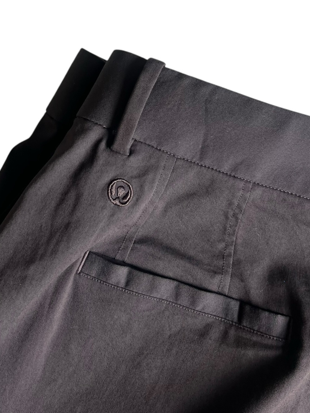 Lululemon Pleat-Front High-Rise Trouser
Regular Espresso Size 12 - Picture 11 of 15